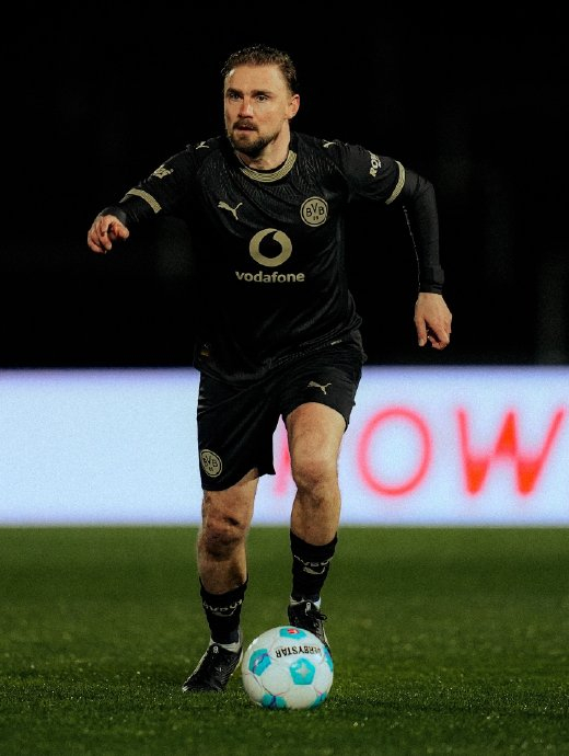 多特蒙德球迷共襄盛举 黄黑同心共筑球队未来