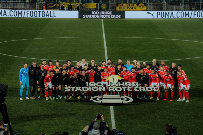 多特蒙德球迷共襄盛举 黄黑同心共筑球队未来