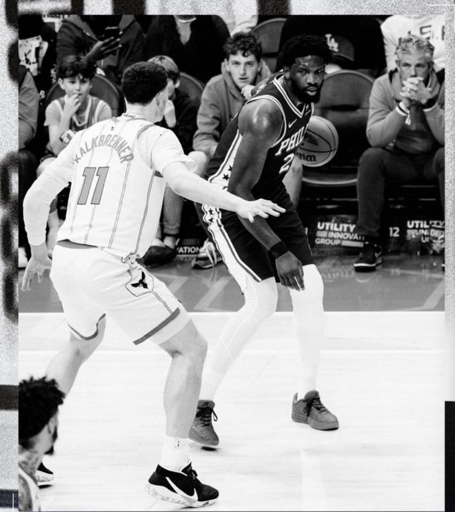 费城76人队客场险胜黄蜂，恩比德马克西联手逆转