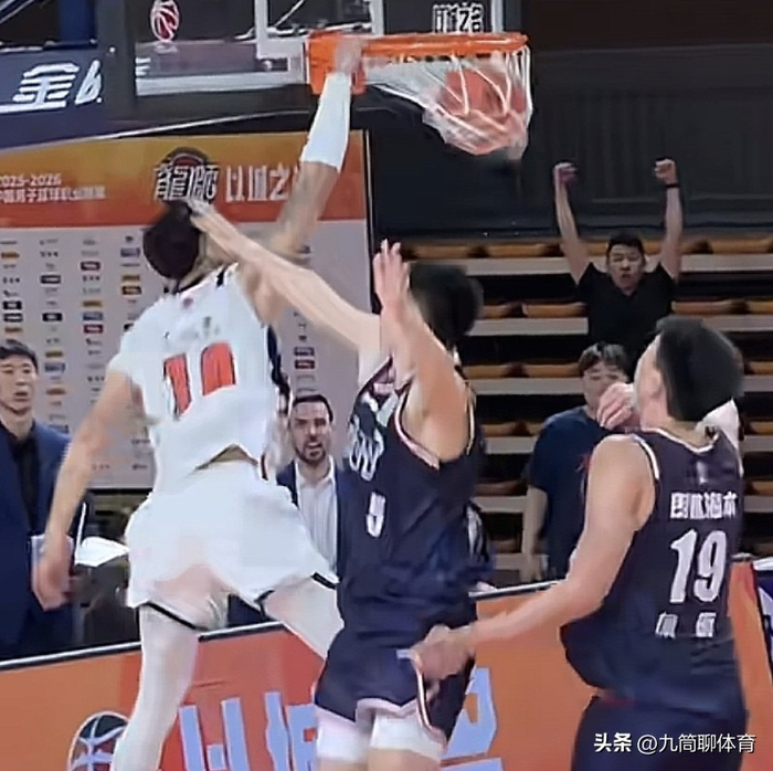 广东男篮双塔组合破广州王牌组合