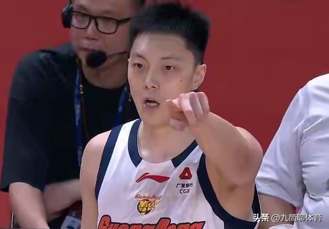 广东男篮双塔组合破广州王牌组合
